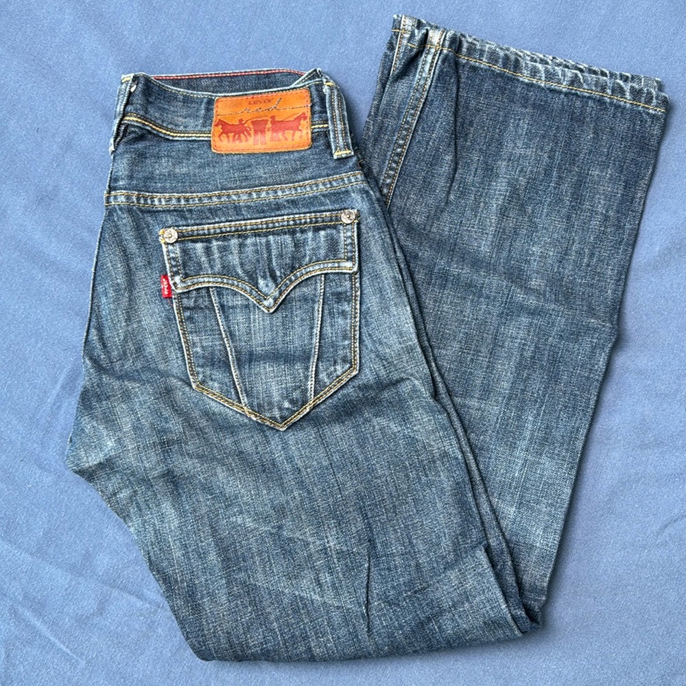 Levi's Slim Men’s Jeans in Washed Blue with Brown Leather Patch